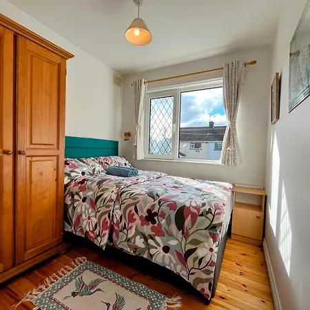 Cute & Cozy Flat In Leafy Greenfields Apartment *