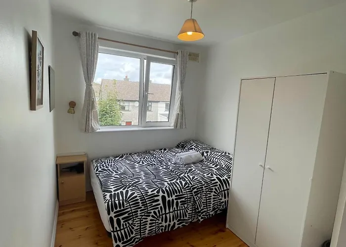 Апартаменты Cozy Flat In Leafy Greenfields